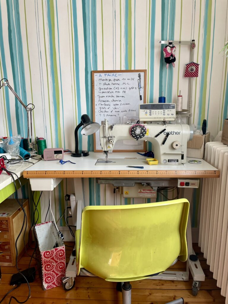 Louk Rennes machine à coudre à l'atelier