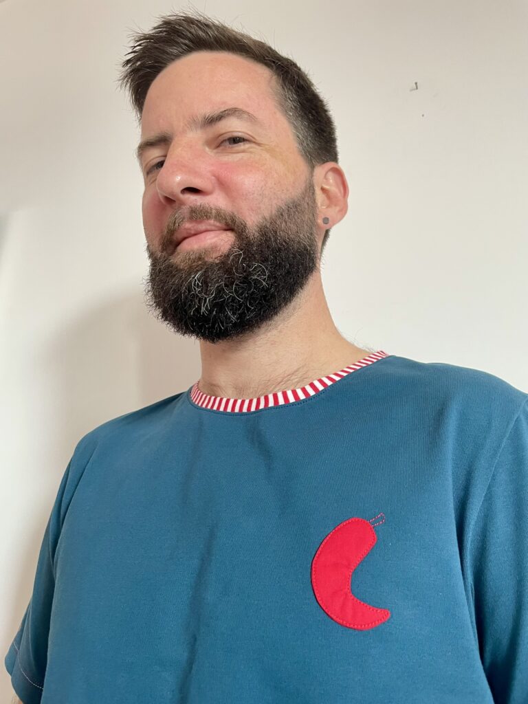 T. shirt homme bleu avec piment